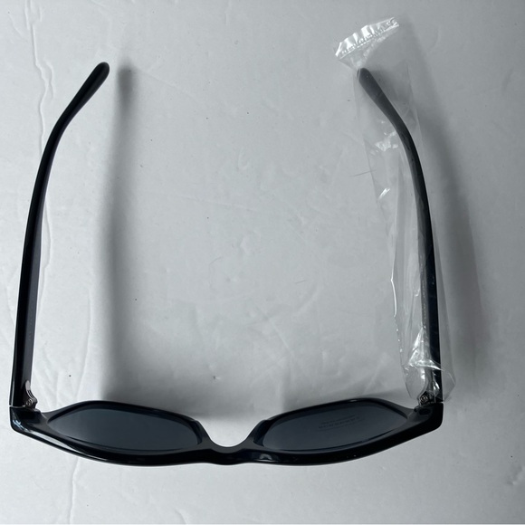 Burberry Sunglasses New with Case - Picture 7 of 16